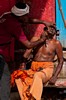 Varanasi - uliczny fryzjer