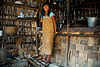 Kelnerka w restauracji (wieś Mipu, Mizoram)