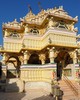 Palitana, świątynia u podnóża góry