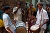 Cox's Bazar, Bangladesz: Rakhine Water Festival - muzycy