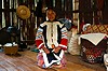 Tajlandia, Ban Look Kao Lam (okolice Soppongu), kobieta Lisu pozuje do zdjęcia w tradycyjnym stroju