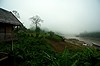 Laos, Xieng Kok, poranny widok z hotelu na zamgloną rzekę Mekong